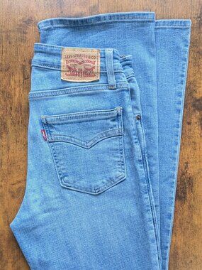 Levi’s 725 High Rise Bootcut Jeans Size 26 – Light Wash – Brand New, No Tags